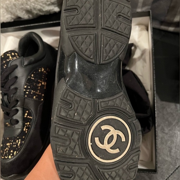 Chanel interlocking sneakers - Picture 8 of 9